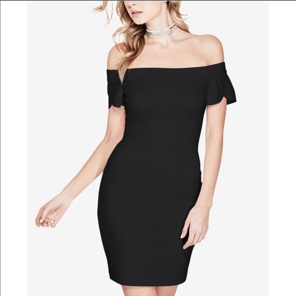 NWOT GUESS
Molly Tulip-Sleeve Bodycon Dress